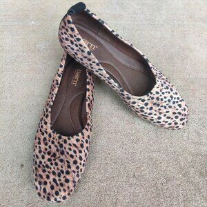 Born Women’s Adour Ballet Flats Size 10 Leopard Print